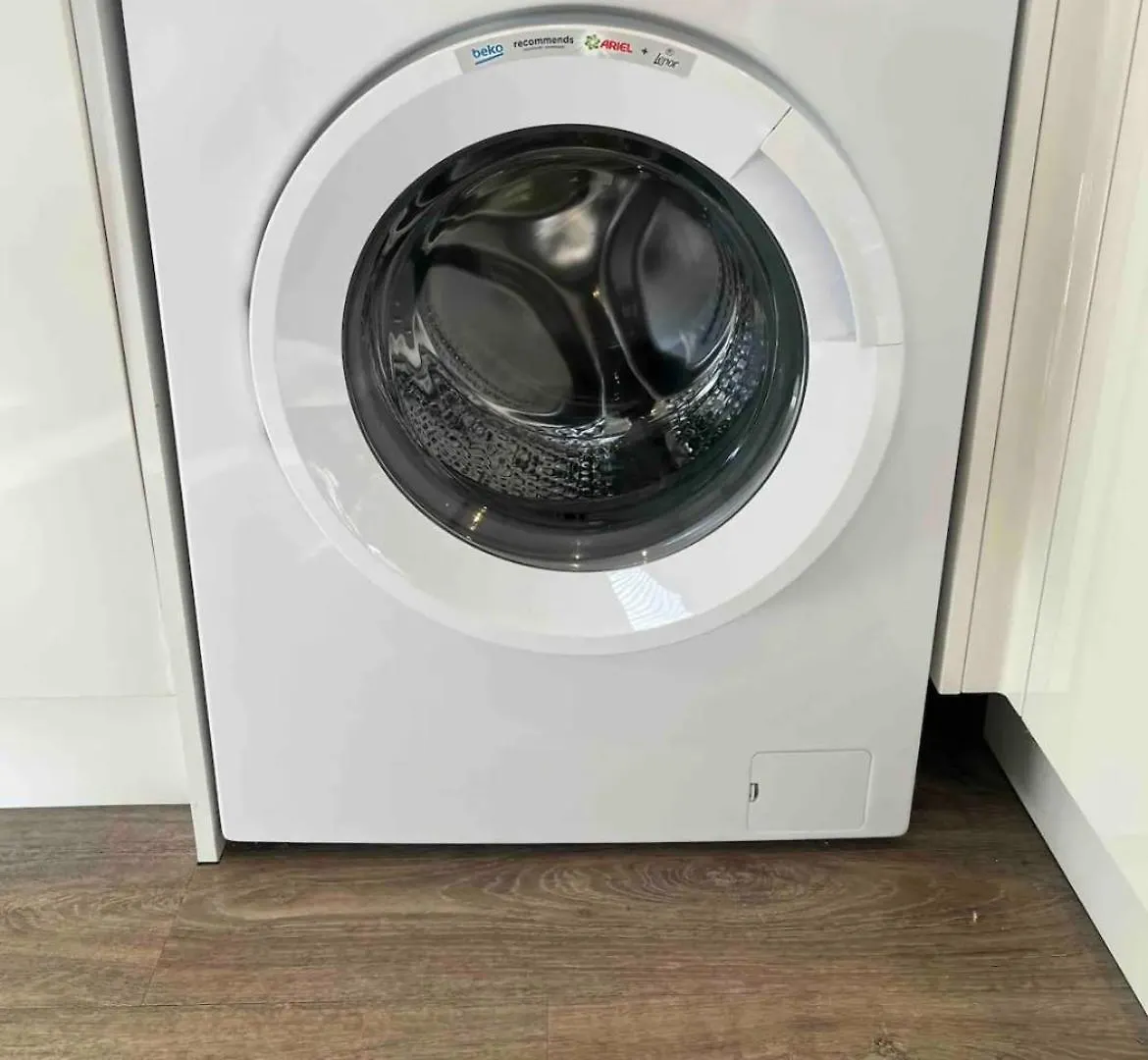 Apartment White 3 Bed Bungalow With En-Suite And Parking Winford