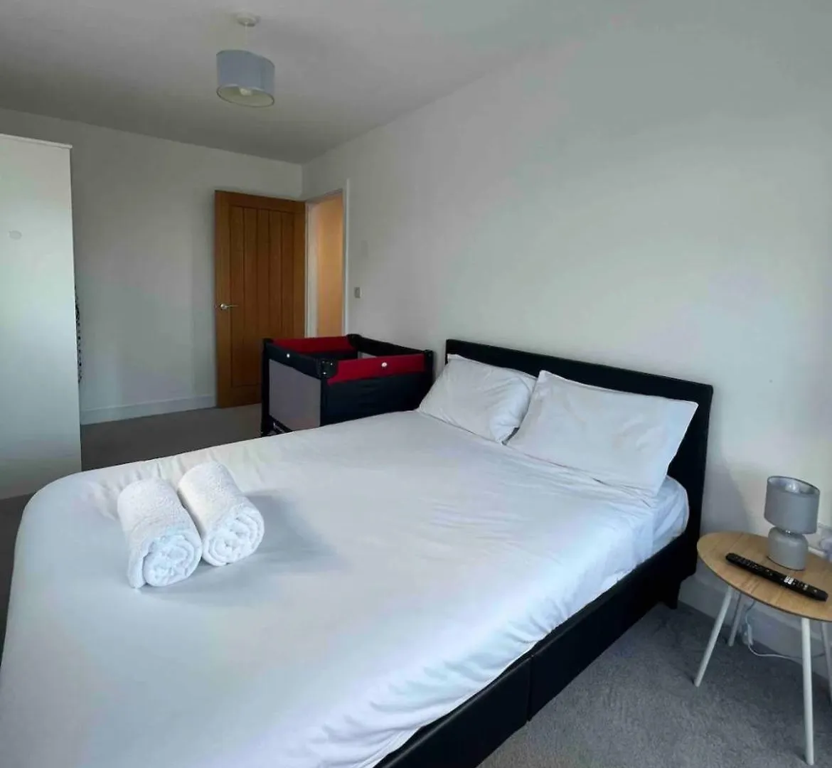 Apartment White 3 Bed Bungalow With En-Suite And Parking Winford United Kingdom